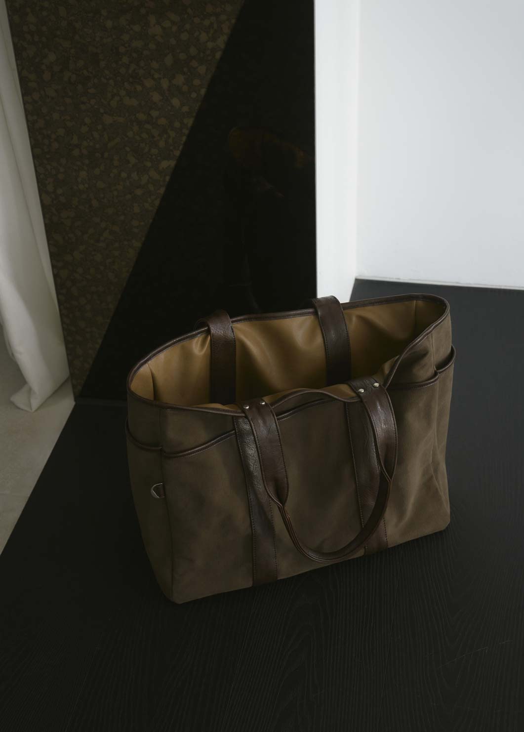 RV-003 City Reverse Tote_Canvas Khaki, Ashbrown