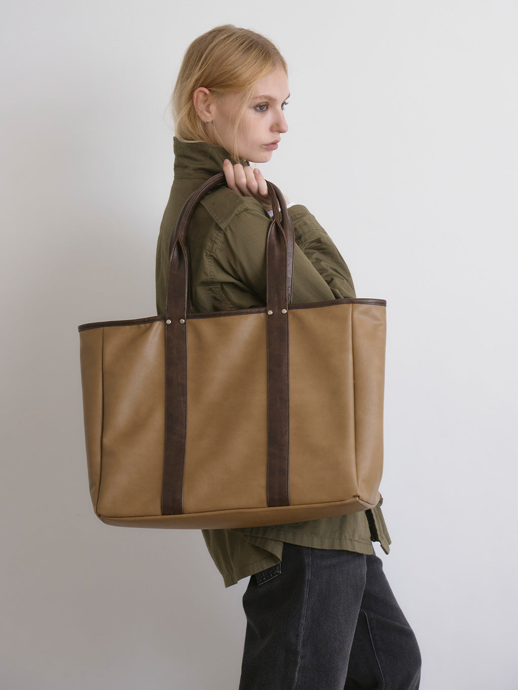 RV-003 City Reverse Tote_Canvas Khaki, Ashbrown