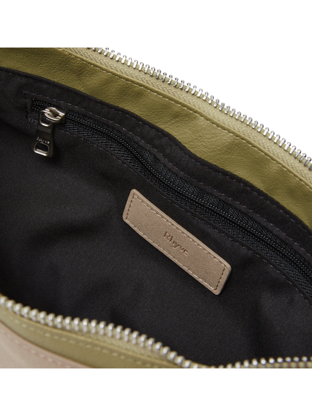 RV-004 Contour Shoulder_Black